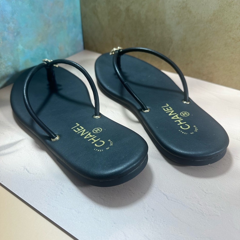 Chanel Black Leather CC Logo Flip Flops - Picture 3 of 3